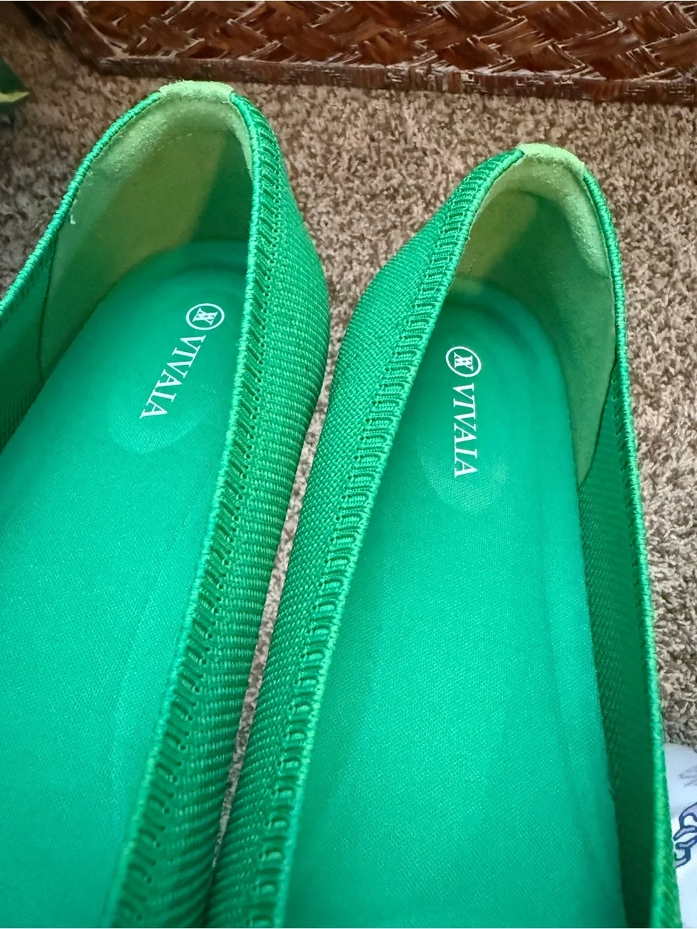 VIVAIA Aria 5° Lightweight Vibrant Green Pointed Ballet Flats US sz 11/ EU sz 43